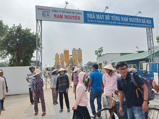 Bà[-]Rịa-Vũng[-]Tàu:[-]Người[-]dân[-]khốn[-]khổ[-]vì[-]sống[-]gần[-]nhà[-]máy[-]bê[-]tông